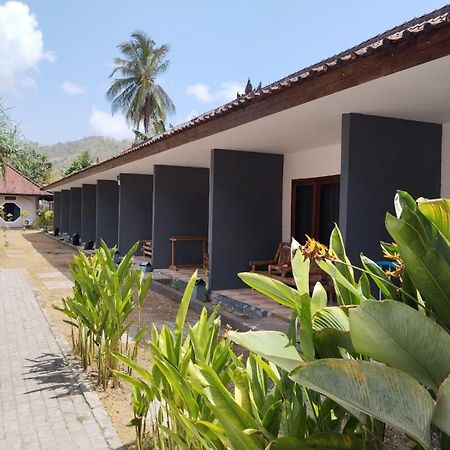 Surfers Beachfront Lombok Hotel Kuta  Buitenkant foto