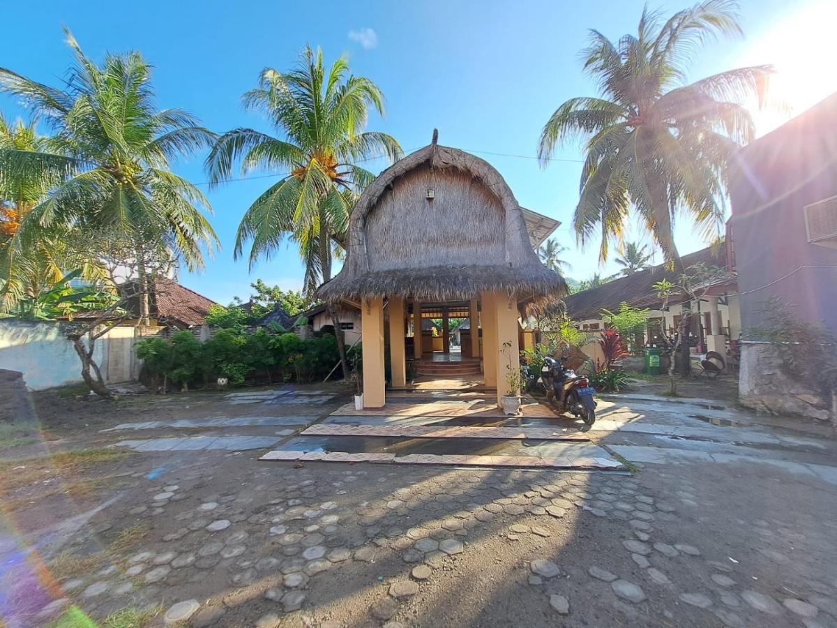 Surfers Beachfront Lombok Hotel Kuta  Buitenkant foto