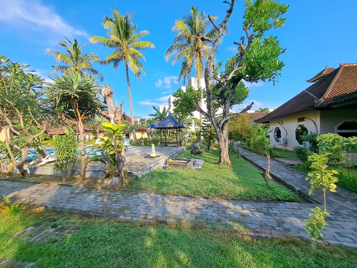 Surfers Beachfront Lombok Hotel Kuta  Buitenkant foto