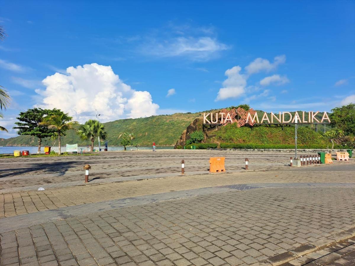 Surfers Beachfront Lombok Hotel Kuta  Buitenkant foto