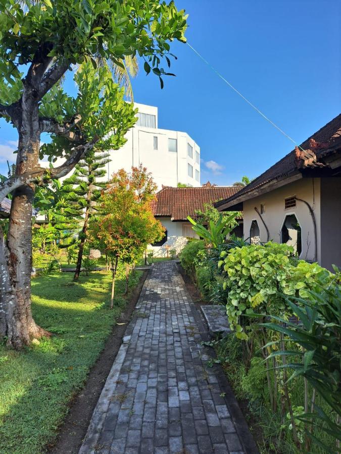 Surfers Beachfront Lombok Hotel Kuta  Buitenkant foto