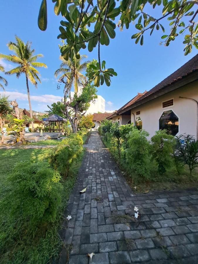 Surfers Beachfront Lombok Hotel Kuta  Buitenkant foto