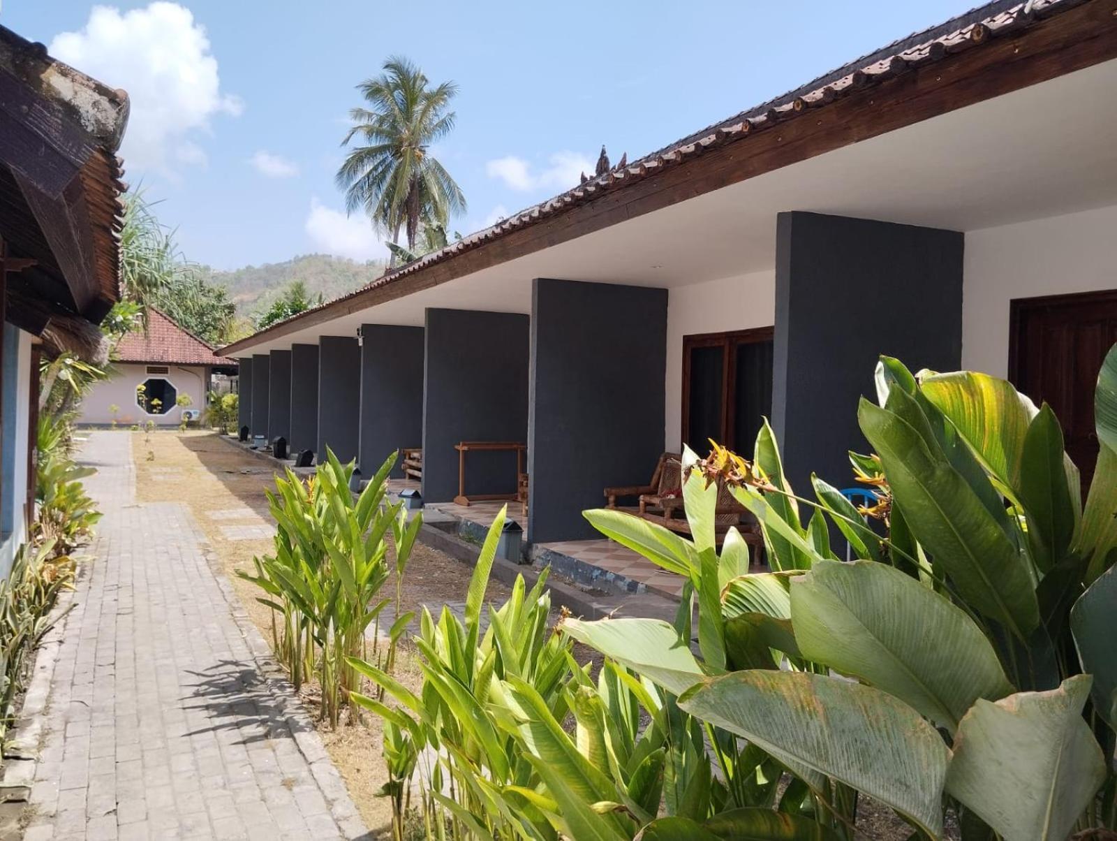 Surfers Beachfront Lombok Hotel Kuta  Buitenkant foto