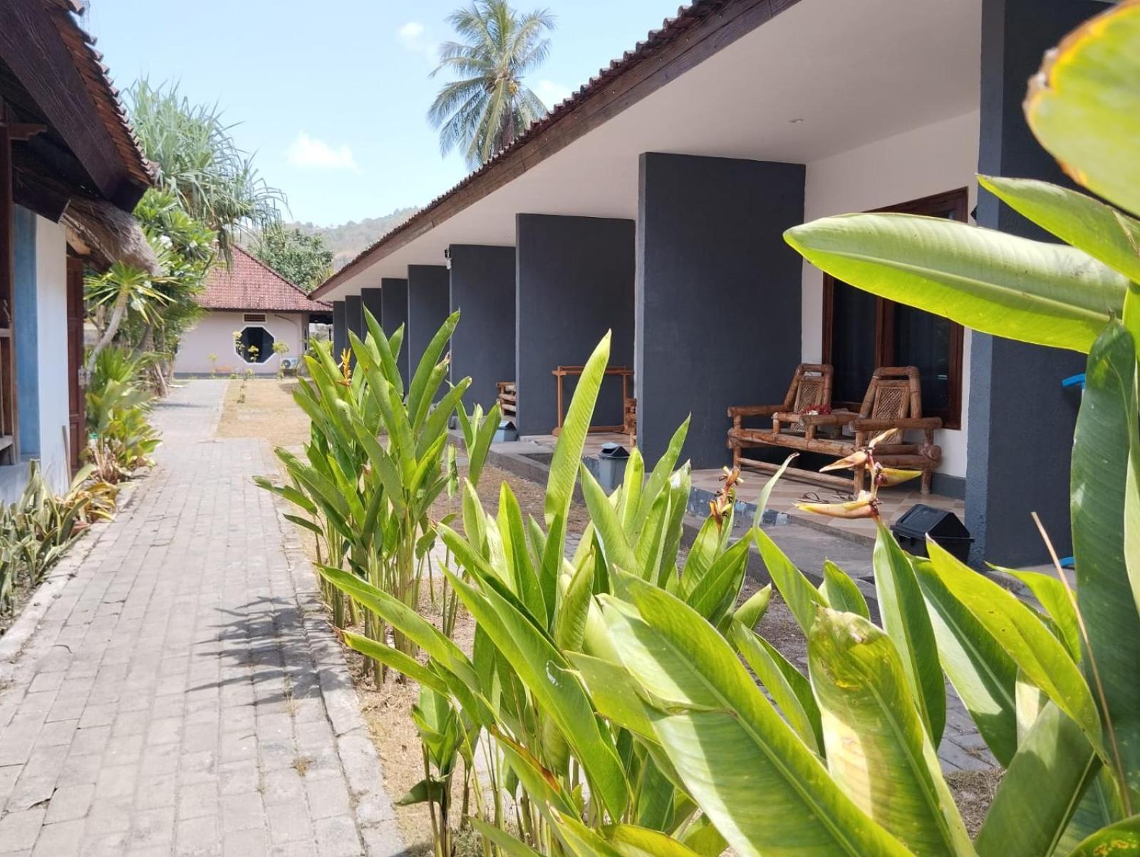 Surfers Beachfront Lombok Hotel Kuta  Buitenkant foto